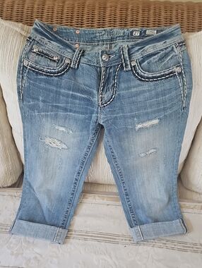 Miss Me Light Blue Distressed Signature Cuffed Capri size 27